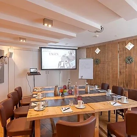 Hoopen Restaurant Deele 4* واربورغ