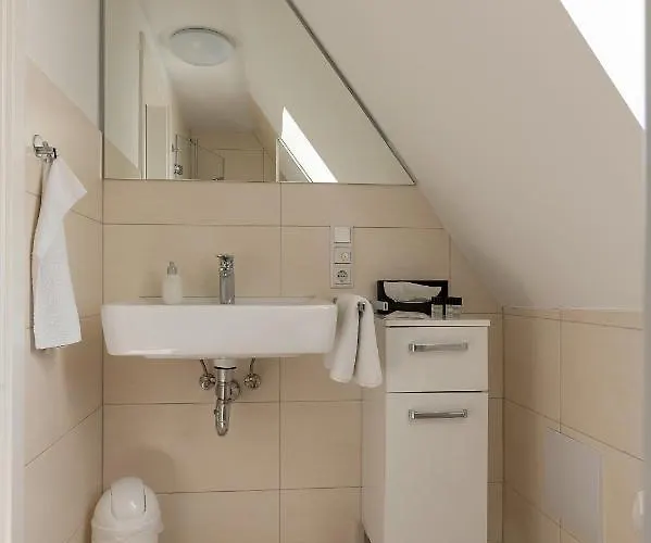 Hoopen Restaurant Deele 4* 瓦尔堡