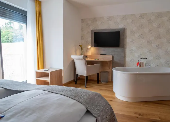 Hoopen Restaurant Deele 4* 瓦尔堡